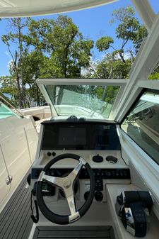 Boston Whaler 280 Vantage image