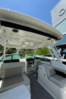 Boston Whaler 280 Vantage image