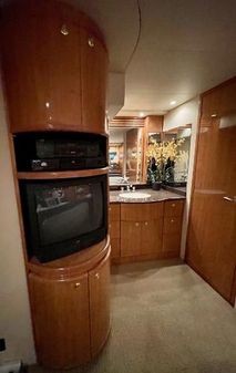 Bayliner 5788-W-CUMMINS-THRUSTERS image