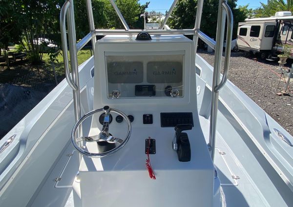Whitewater 25-CENTER-CONSOLE image