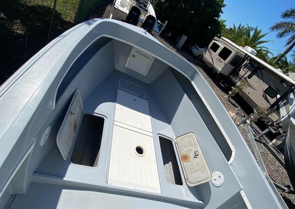 Whitewater 25-CENTER-CONSOLE image