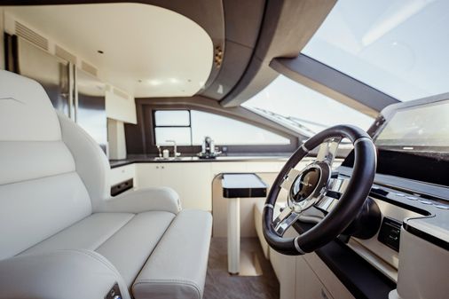 Azimut 78 Flybridge image