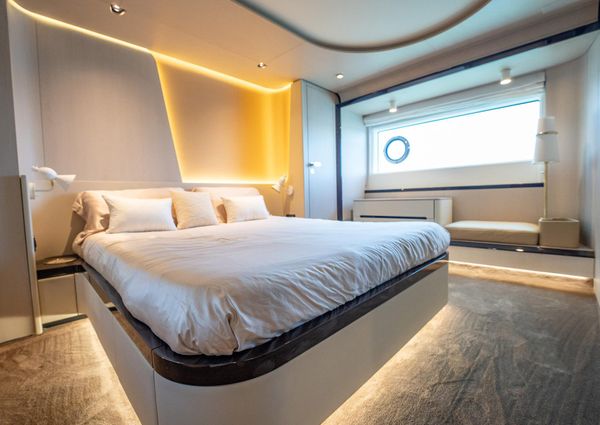 Azimut 78 Flybridge image