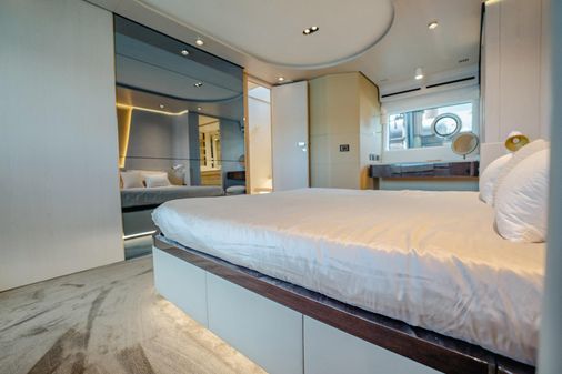 Azimut 78 Flybridge image