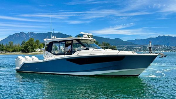 Boston Whaler 405 Conquest