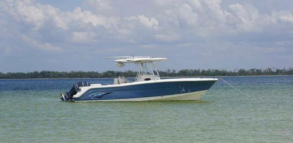 Robalo R300-CENTER-CONSOLE image