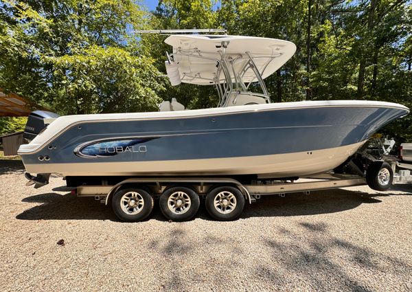 Robalo R300 Center Console image