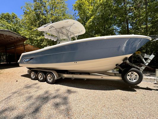 Robalo R300 Center Console - main image