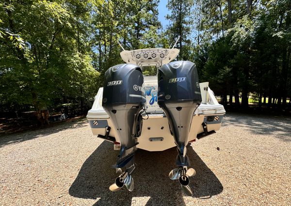 Robalo R300-CENTER-CONSOLE image