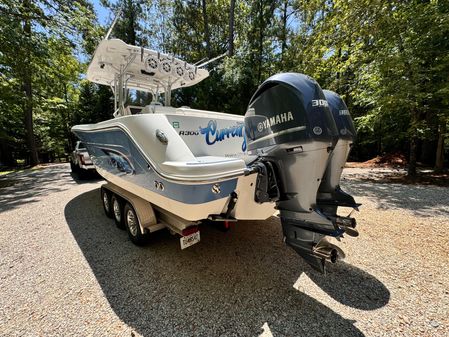 Robalo R300 Center Console image