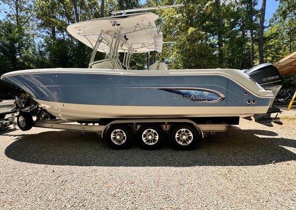 Robalo R300 Center Console image