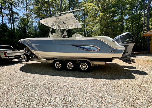 Robalo R300 Center Console image