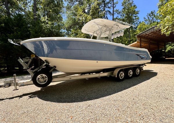 Robalo R300 Center Console image