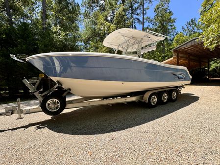 Robalo R300 Center Console image