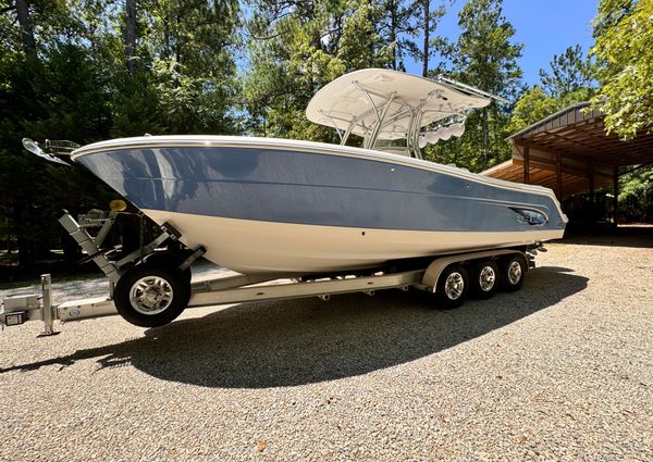 Robalo R300 Center Console image