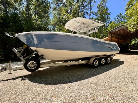 Robalo R300 Center Console image