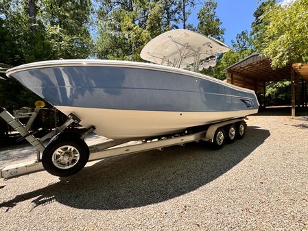 Robalo R300-CENTER-CONSOLE image