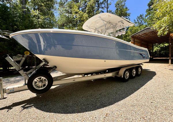 Robalo R300 Center Console image