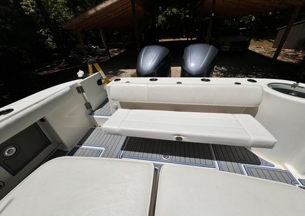 Robalo R300 Center Console image