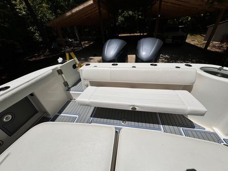 Robalo R300 Center Console image