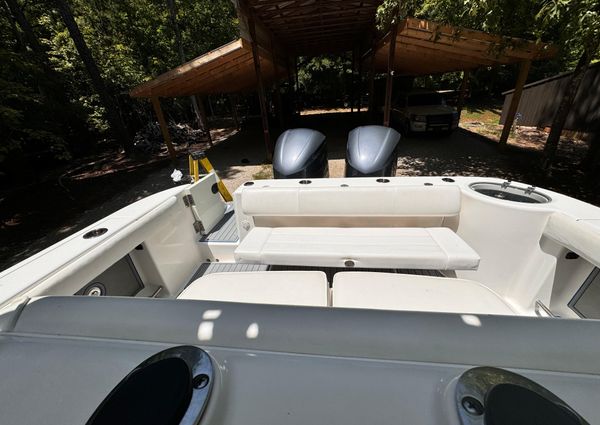 Robalo R300-CENTER-CONSOLE image