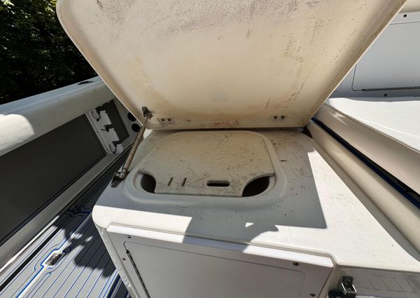 Robalo R300 Center Console image