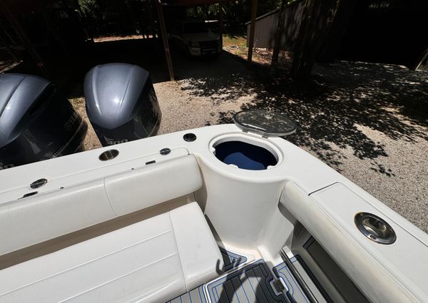 Robalo R300 Center Console image