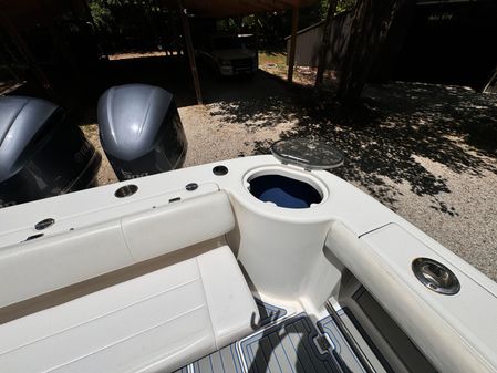 Robalo R300 Center Console image