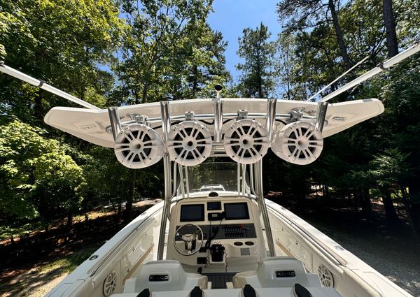 Robalo R300 Center Console image