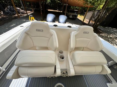 Robalo R300-CENTER-CONSOLE image