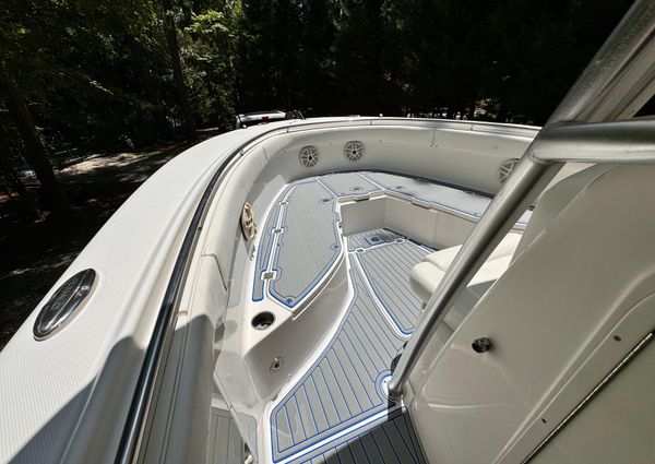 Robalo R300 Center Console image