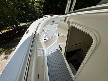 Robalo R300-CENTER-CONSOLE image