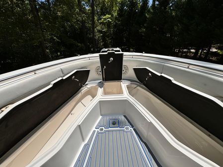 Robalo R300-CENTER-CONSOLE image