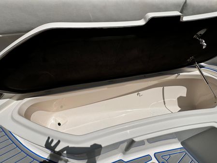 Robalo R300-CENTER-CONSOLE image