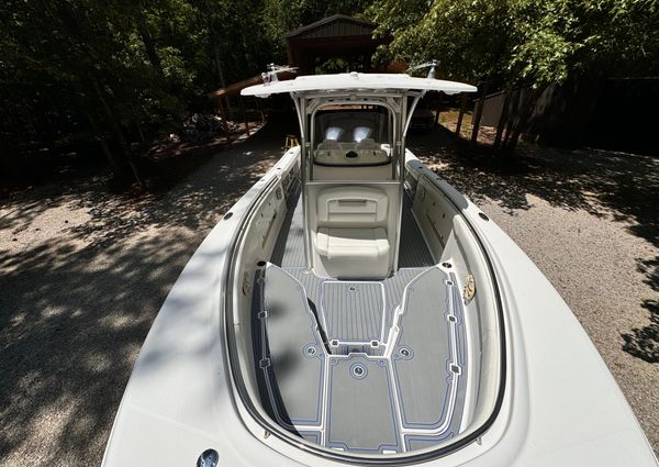 Robalo R300 Center Console image