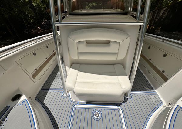 Robalo R300-CENTER-CONSOLE image