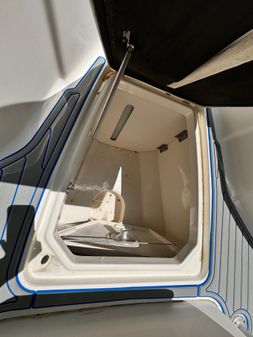 Robalo R300 Center Console image