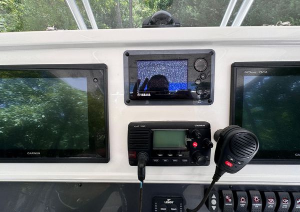 Robalo R300-CENTER-CONSOLE image