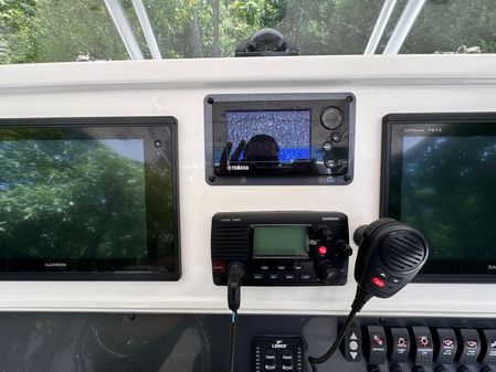 Robalo R300-CENTER-CONSOLE image