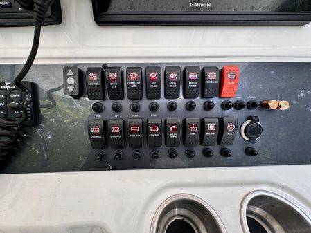 Robalo R300 Center Console image