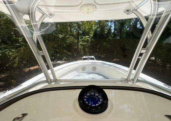 Robalo R300 Center Console image