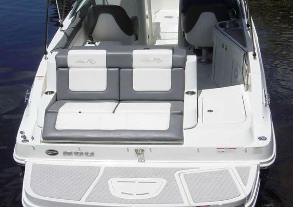 Sea Ray 260 Sundeck image