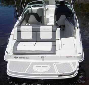 Sea Ray 260 Sundeck image