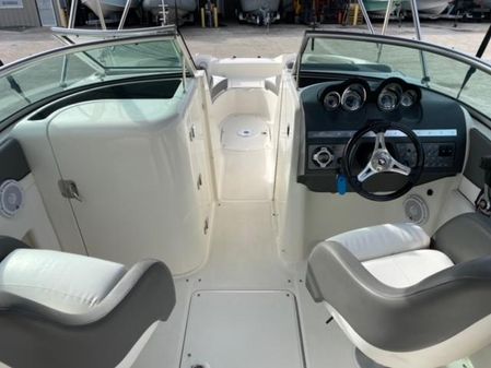 Sea Ray 260 Sundeck image