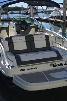 Sea Ray 260 Sundeck image