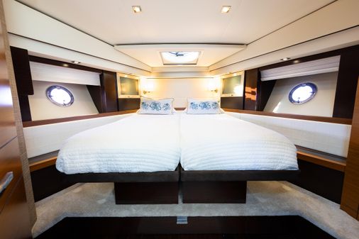 Tiara Yachts 50 Coupe image