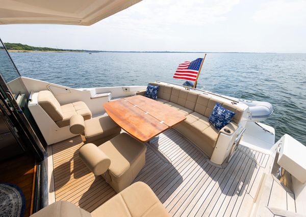 Tiara Yachts 50 Coupe image