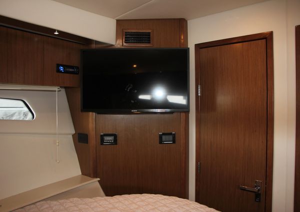 Cruisers Yachts 41 Cantius image