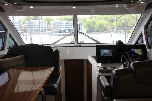 Cruisers Yachts 41 Cantius image