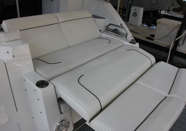 Cruisers Yachts 41 Cantius image